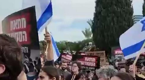 למי קראתם מנותקים? הדור הצעיר יוצא לרחובות