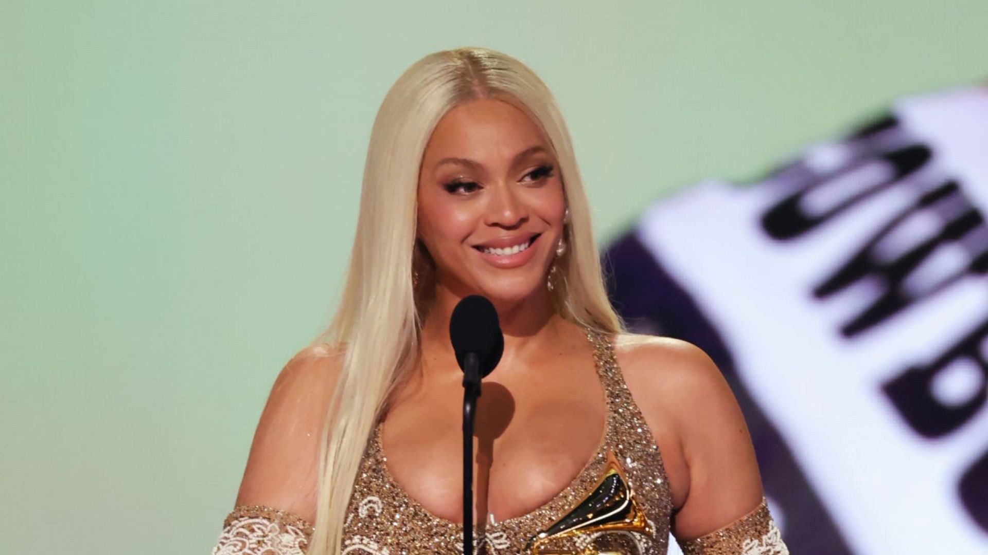 ביונסה בטקס פרסי הגראמי ה-67, לפנות בוקר