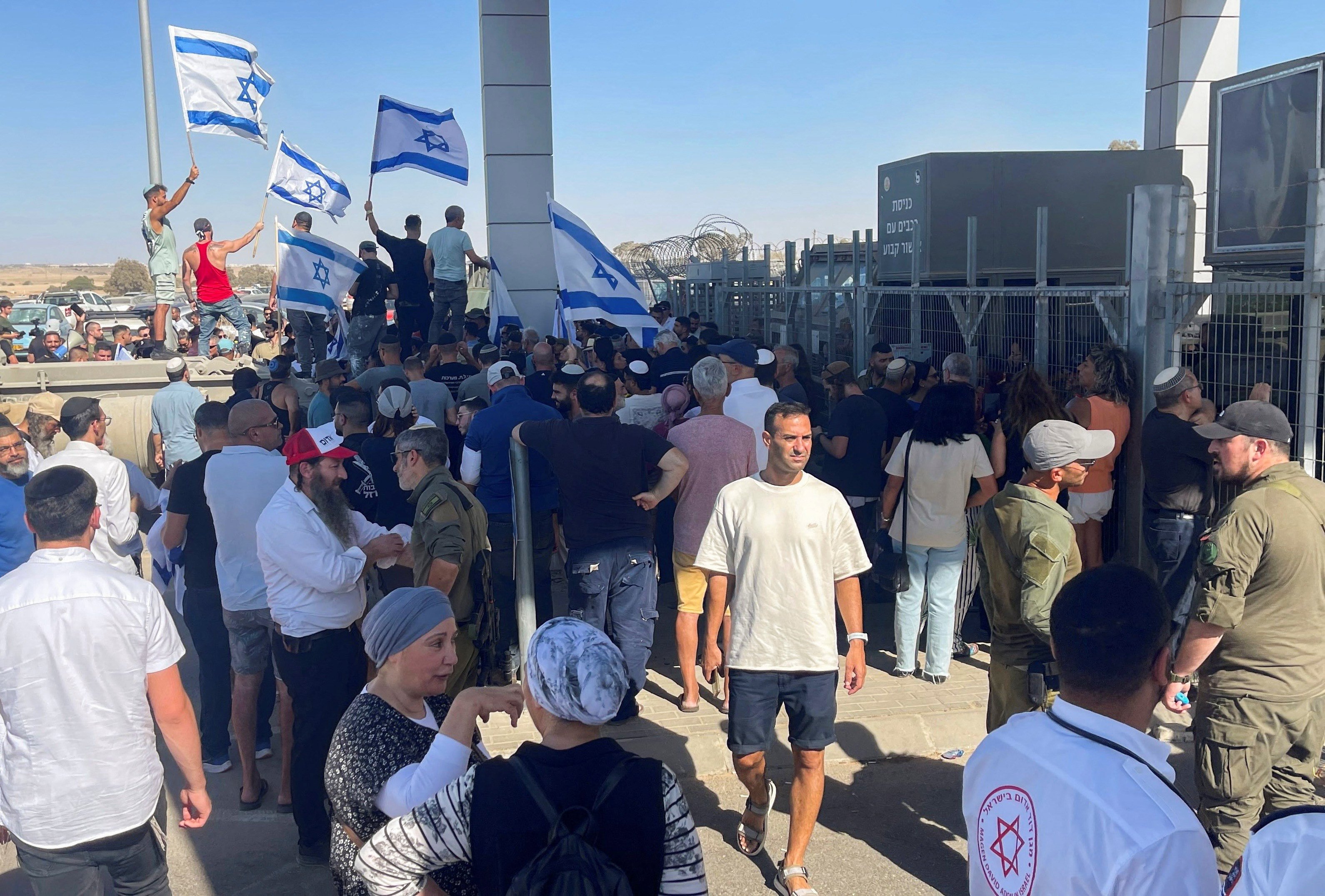 מחאה מחוץ למתקן שדה תימן