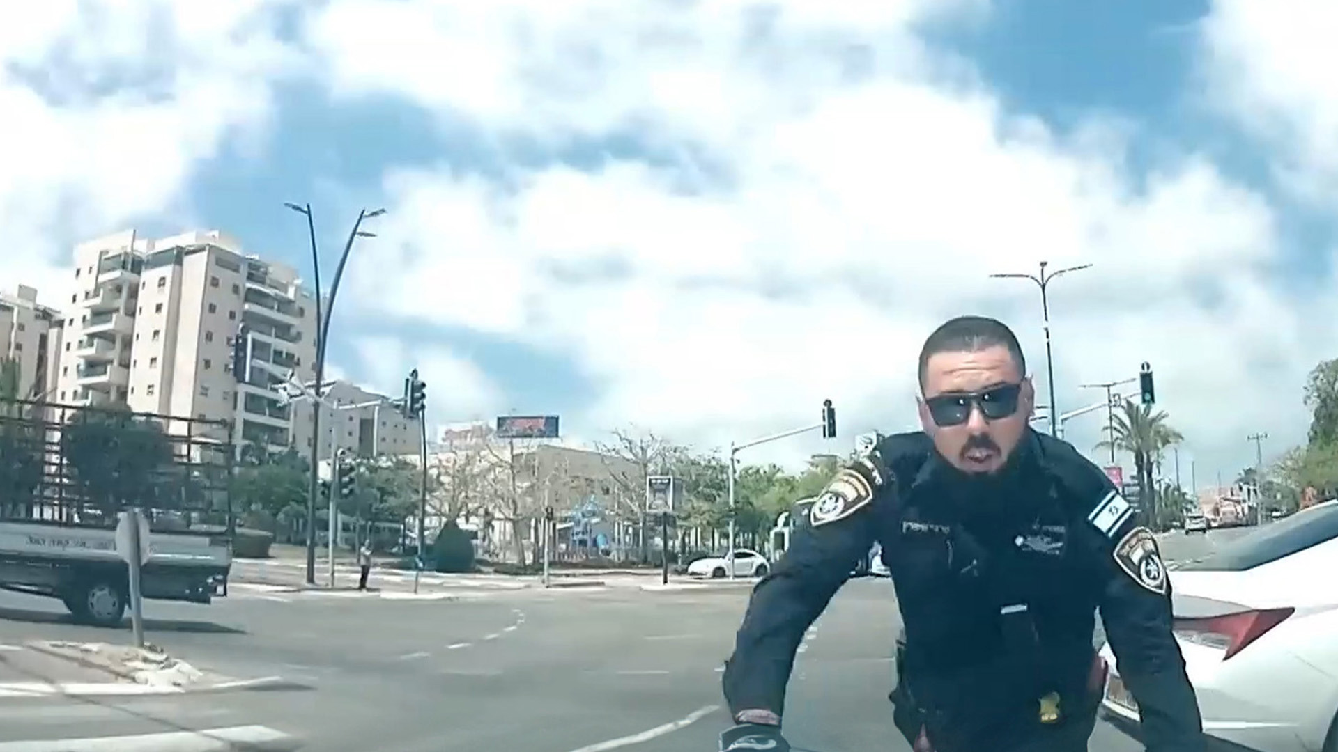 נהגת נמלטה מהמשטרה - בלי רישיון ועם פעוט באוטו: השוטר מהמרדף הסוער מדבר