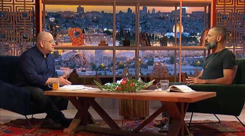 בין השמשות | עונה 3, פרק 39 - לונלי פלג