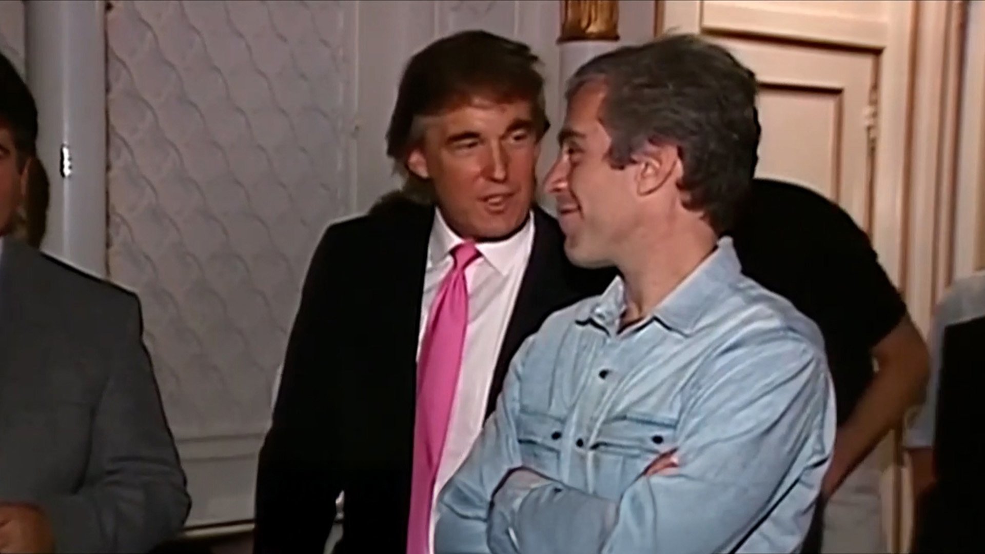 עם הגב לקיר: טראמפ אישר את חשיפת מסמכי אפשטיין