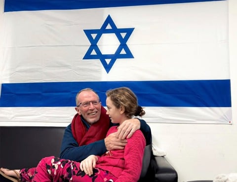 אמילי הנד ואביה משתקמים: 