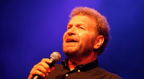 דודו פישר בריאיון: "התפילה במרחב הציבורי מיועדת למי שרוצה להתקרב למסורת"