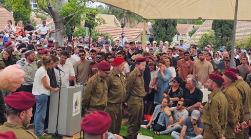 הלווייתו של רס"ן במיל׳ איתמר ספיר בבית העלמין הצבאי ברעננה, 20.05.26