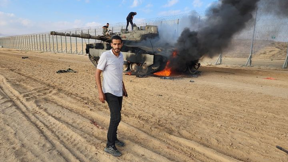 כתב עזתי דיווח על טנק שרוף בגבול עזה 