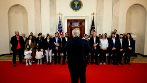 מהמנהרות בעזה לבית הלבן - בתוך חודש: המפגש של החטופים עם טראמפ