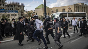 הפגנות חרדים בבירה נגד נתיחת גופות הפעוטות שנספו באסון בירושלים