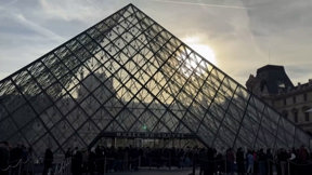 פדיחה נוספת אחרי השוד בלובר: ההטרלה שהראתה מה רמת האבטחה במוזיאון מסעירה את פריז