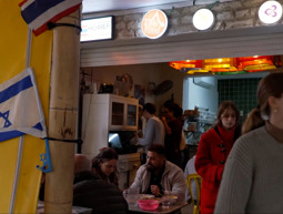 שוק הכרמל? הצחקתם אותם: הסצנה בחיפה שמשאירה אבק לתל אביב