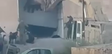 תיעוד טענות חיילים יורים במבוקשים - כשידיהם באוויר