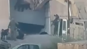 תיעוד טענות חיילים יורים במבוקשים - כשידיהם באוויר