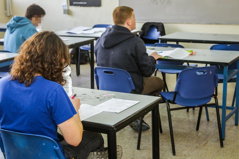 תלמידי תיכון בבחינת בגרות, ארכיון