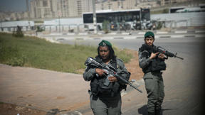 שוטרות מג"ב במחסום קלנדיה