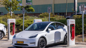 תחנת טעינה של "טסלה" בקרית גת 