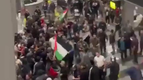 המון מוסלמי פרו פלסטיני מסתער על מטוס ישראל שדה תעופה דגסטן 29.10.23