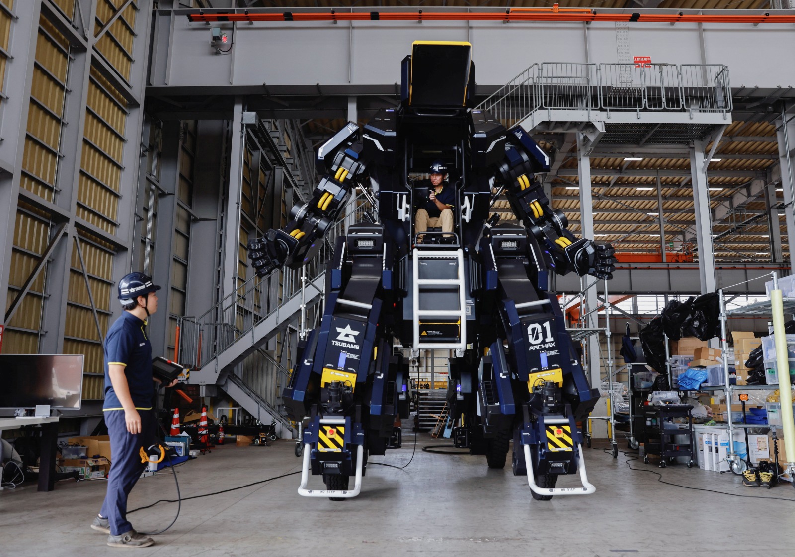 רובוט יפן בגובה 4.5 מטרים שנשלט ע"י אדם בתוכו יוצג בסוף החודש