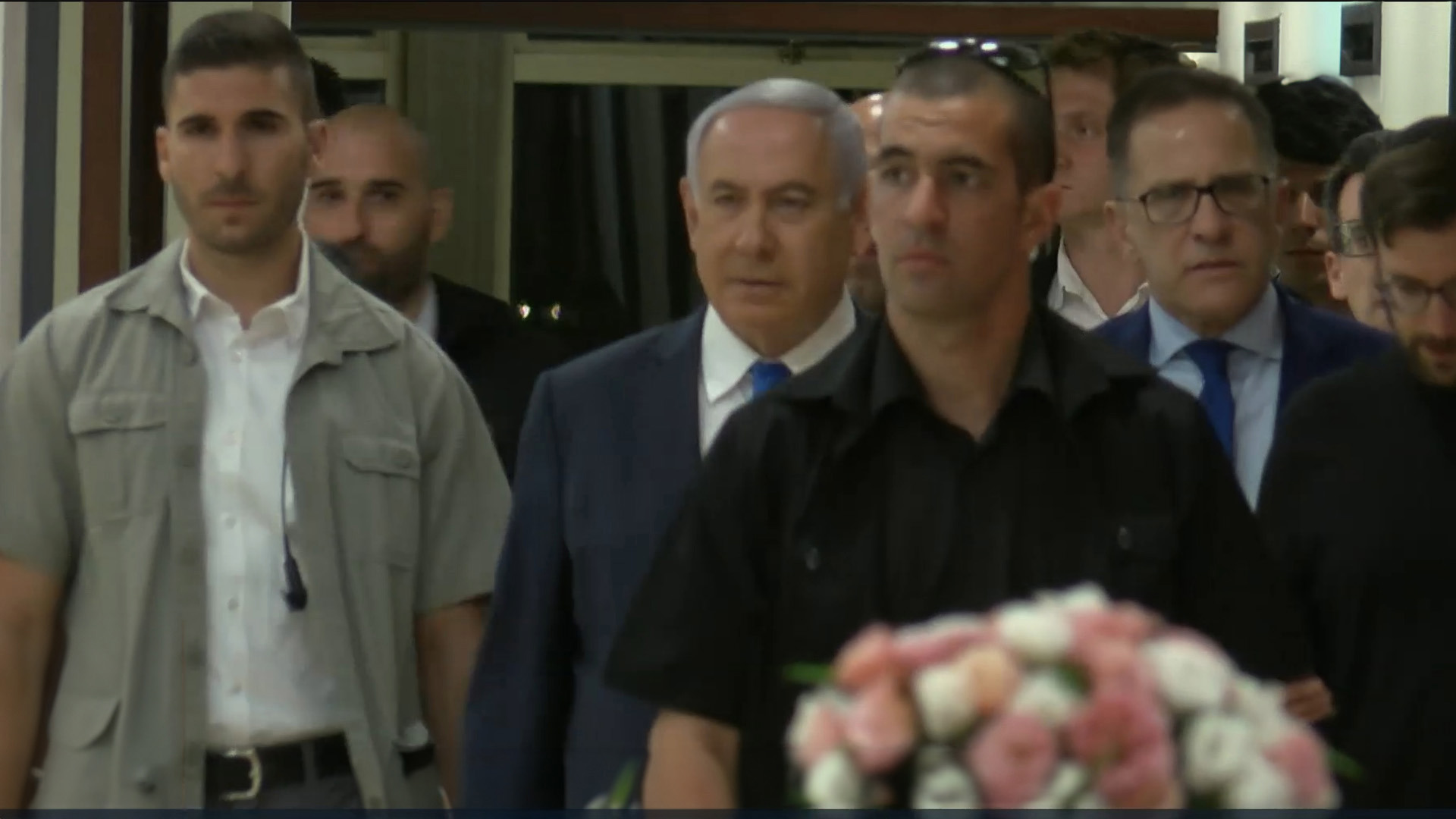 מעצרם של יועצי רה"מ בפרשת "קטרגייט" הוארך - נתניהו: "מדובר בבלוף"