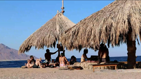 S0454710 ITEM08.00 01 49 05.Still001