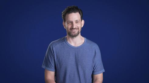 כאן מכירים