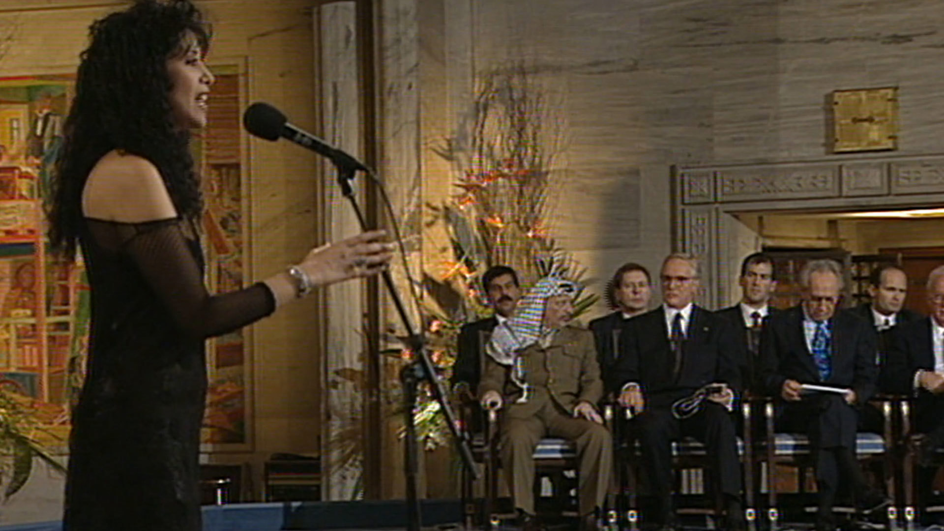 עפרה חזה. 1994