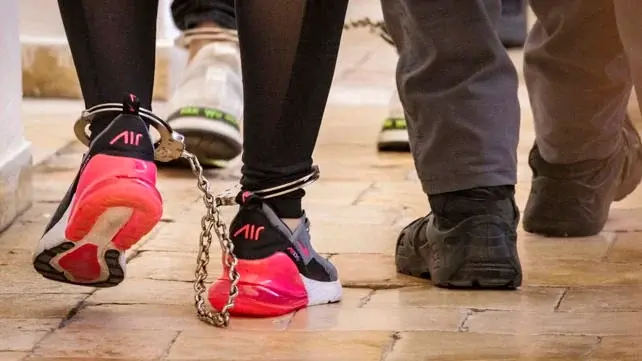 מעצר, אילוסטרציה