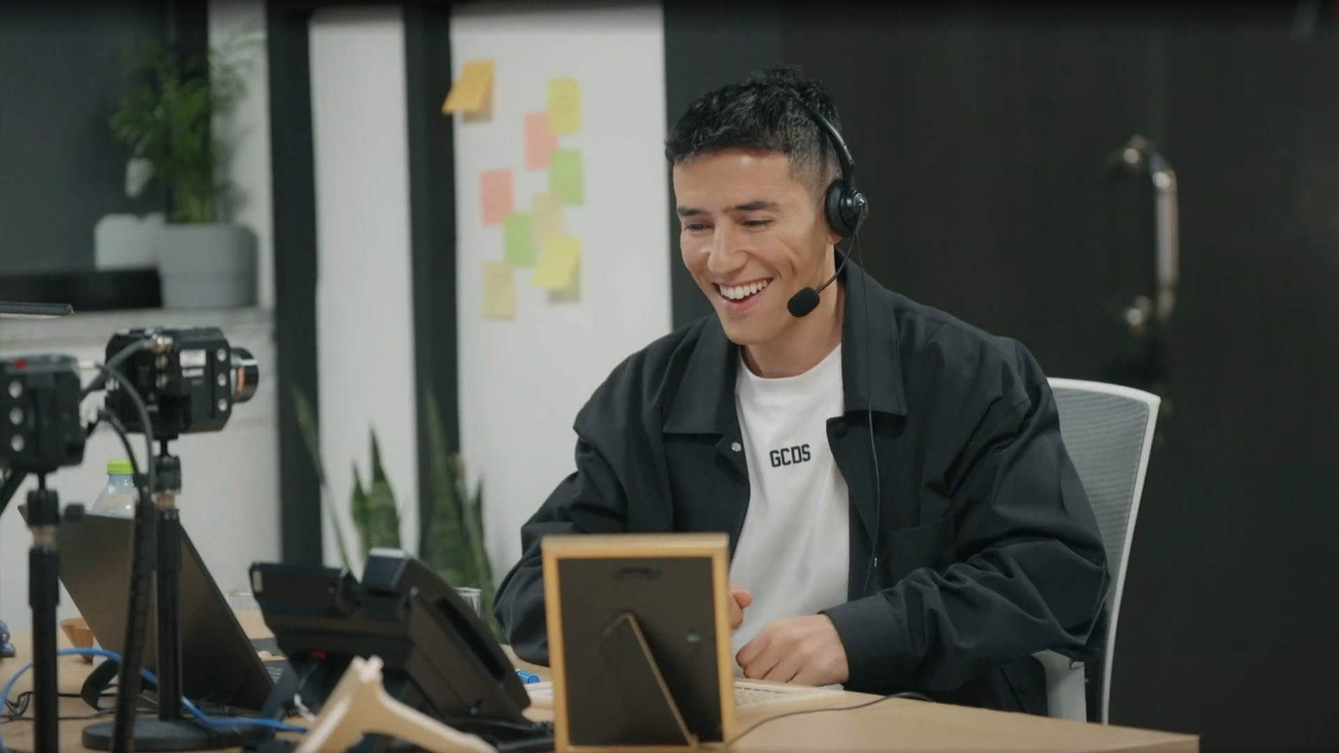 מוקד 11- הצצה