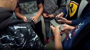 תחי המהפכה - נגד הטלפון: צרפת תאסור רשתות חברתיות עד גיל 15