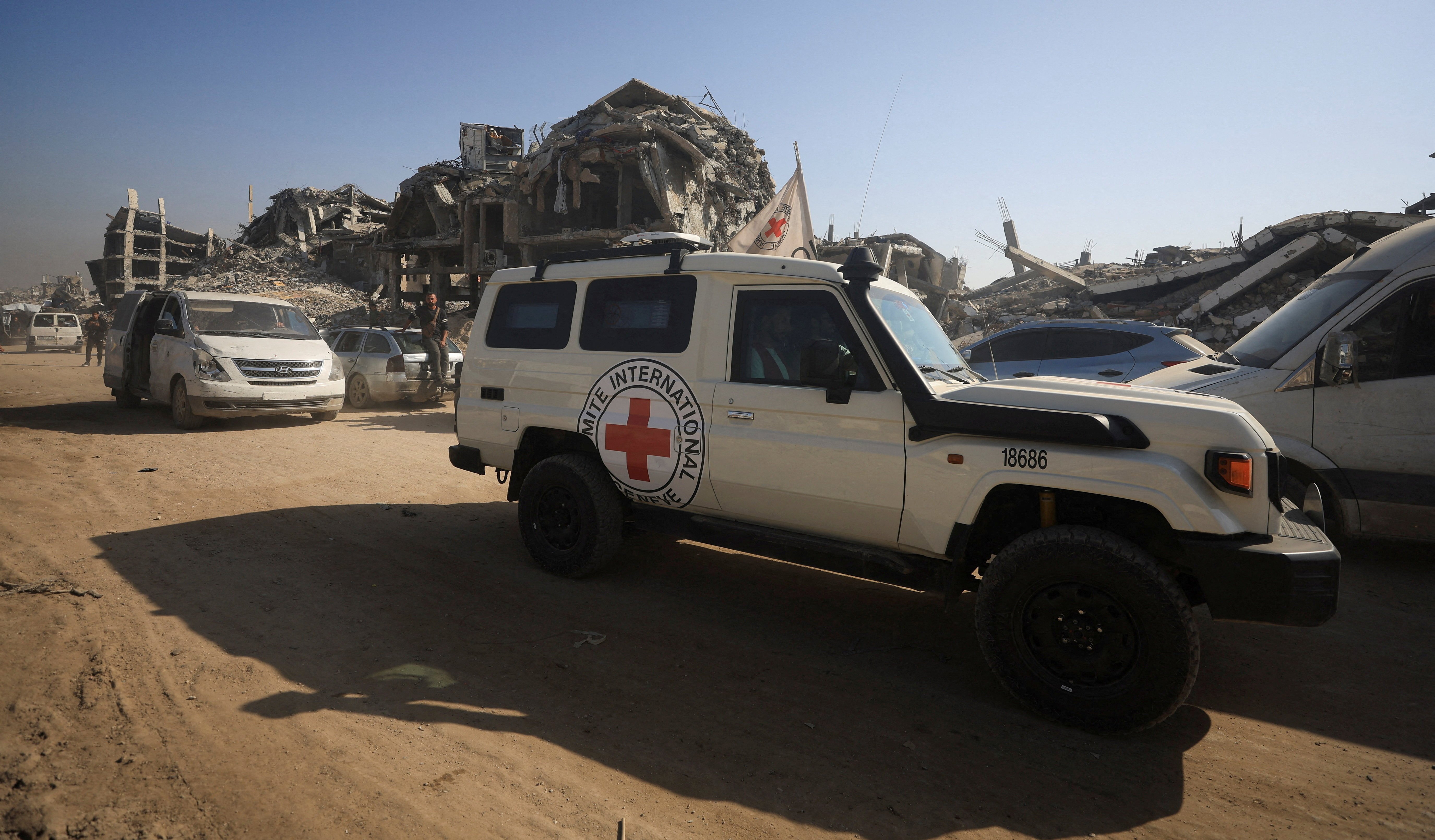 רכבי הצלב האדום בעיר עזה