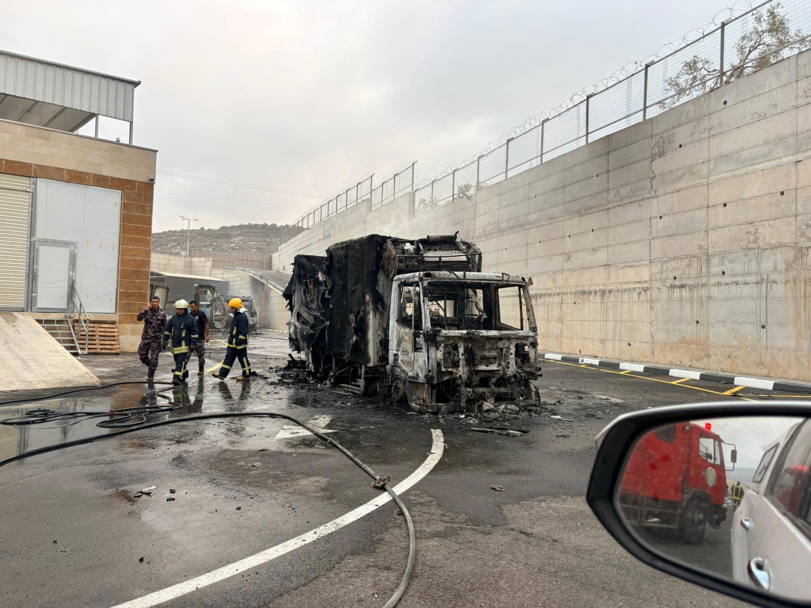 משאית שהוצתה באזור התעשייה דיר שרף