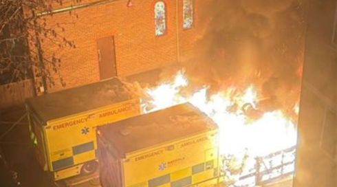 אמבולנסים של ארגון "הצלה" עולים באש