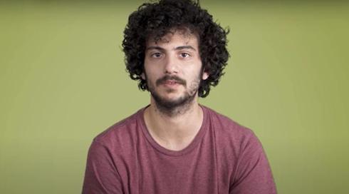 כאן מכירים